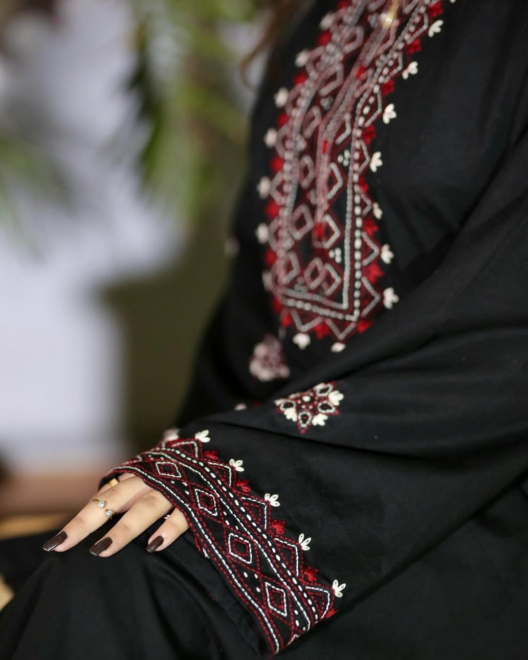Black Luxe Emb 2pc