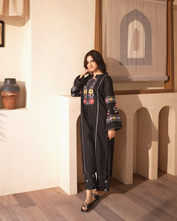 Embroidery 2-Piece Outfit - Riwaiti Rang